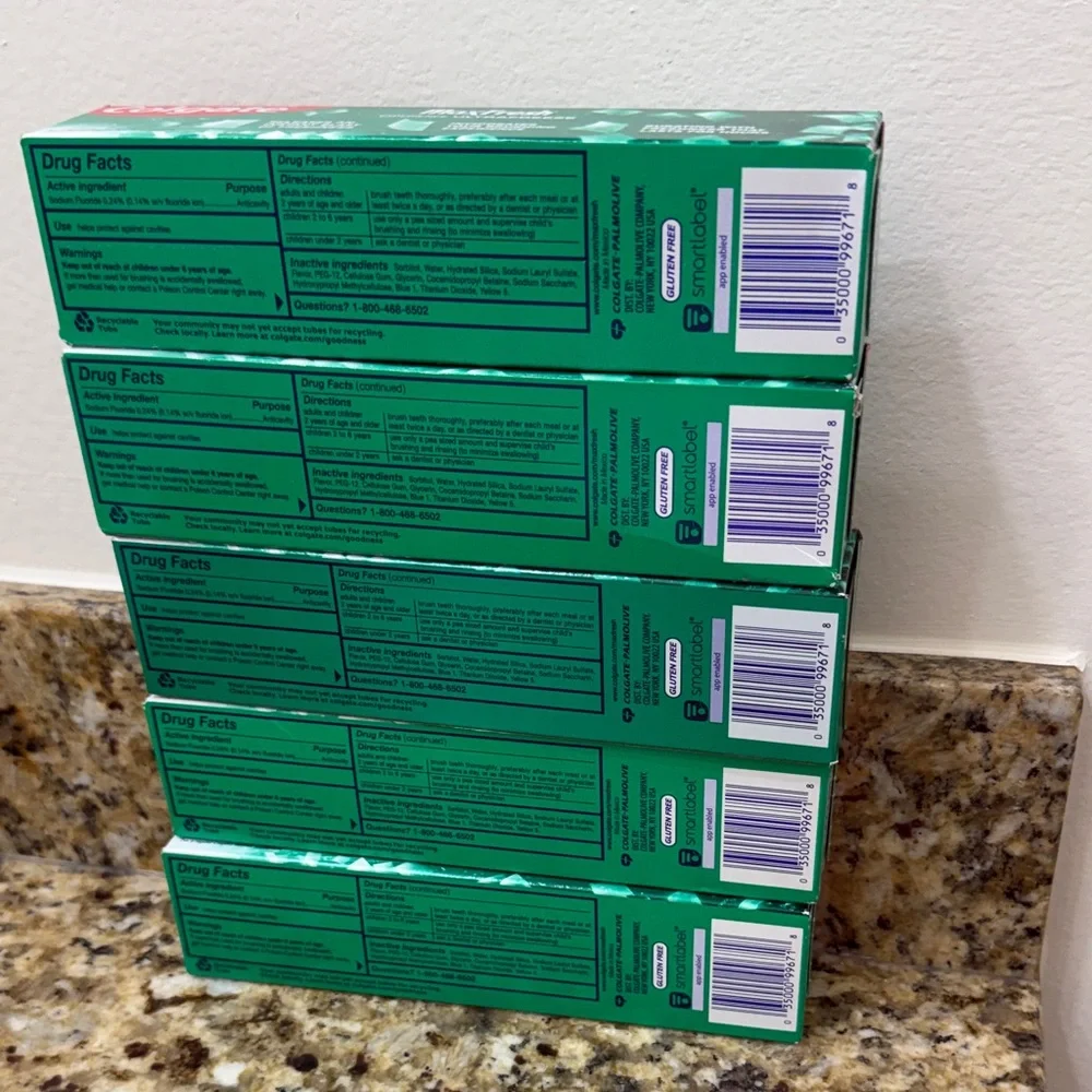 NWT Colgate MaxFresh Toothpaste - Clean Mint 6.3oz - Picture 2 of 2